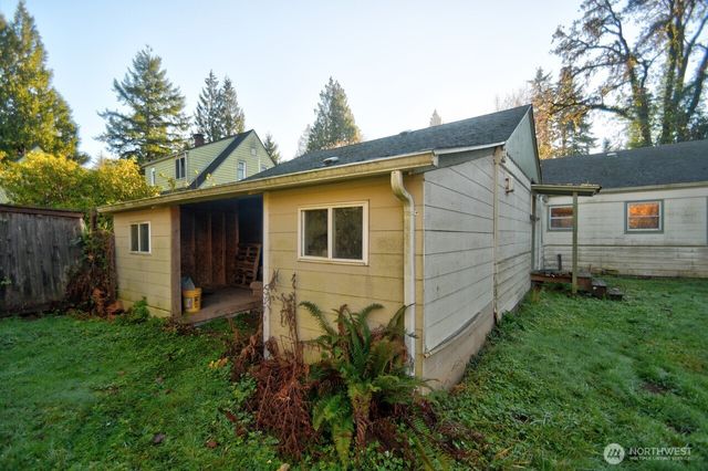 1804 33rd Avenue NE, Olympia, WA 98506
