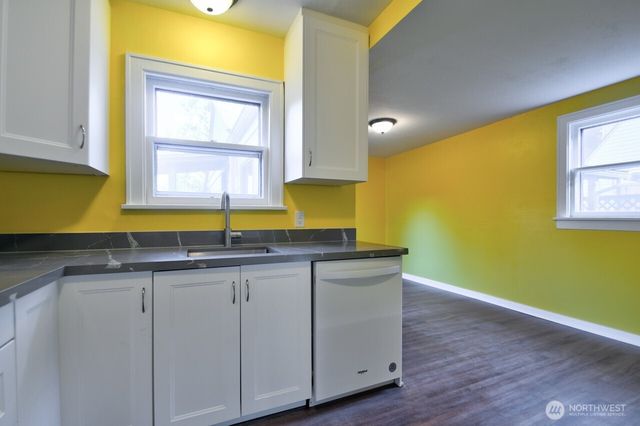 1804 33rd Avenue NE, Olympia, WA 98506