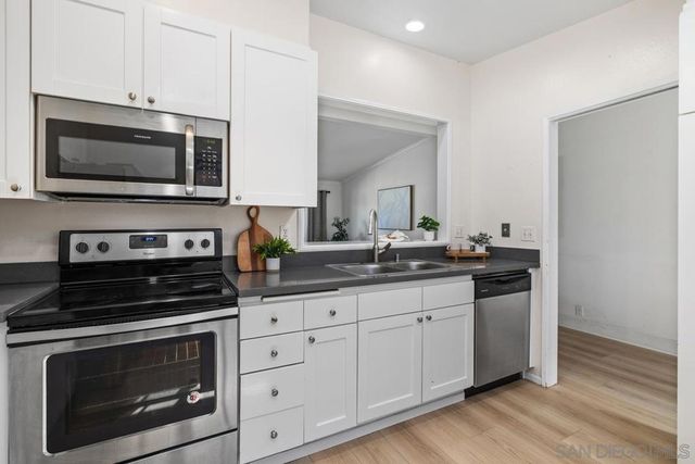 8860 Villa La Jolla 314, La Jolla, CA 92037