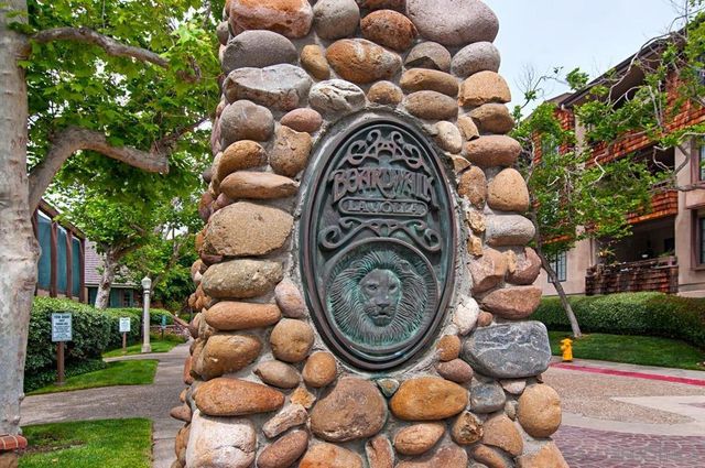 8860 Villa La Jolla 314, La Jolla, CA 92037