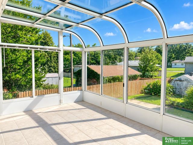 8721 Nicholas Street, Omaha, NE 68114