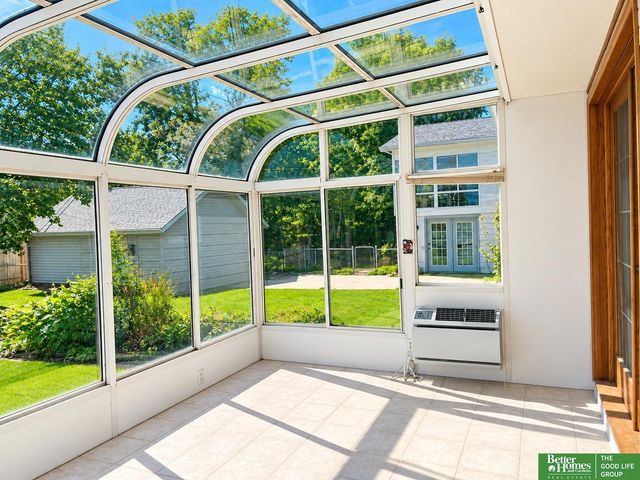 8721 Nicholas Street, Omaha, NE 68114