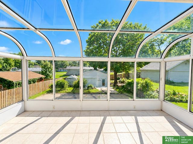 8721 Nicholas Street, Omaha, NE 68114