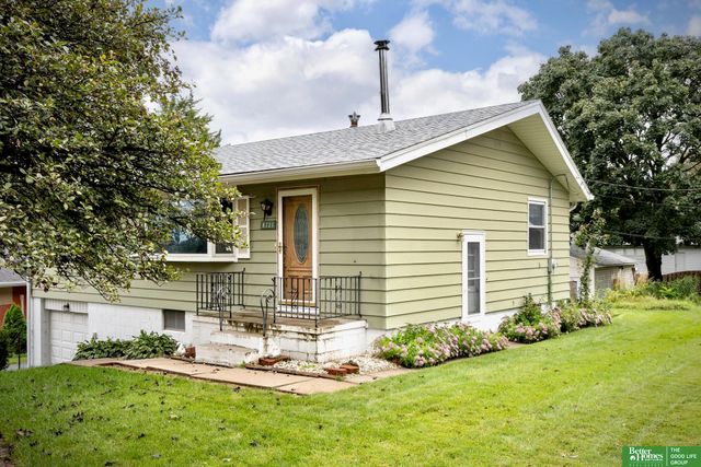 8721 Nicholas Street, Omaha, NE 68114