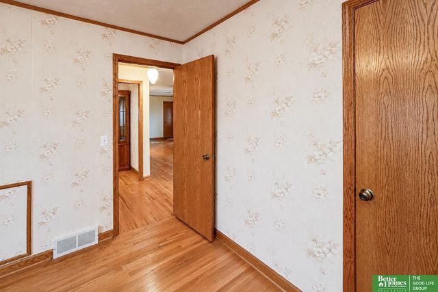 8721 Nicholas Street, Omaha, NE 68114