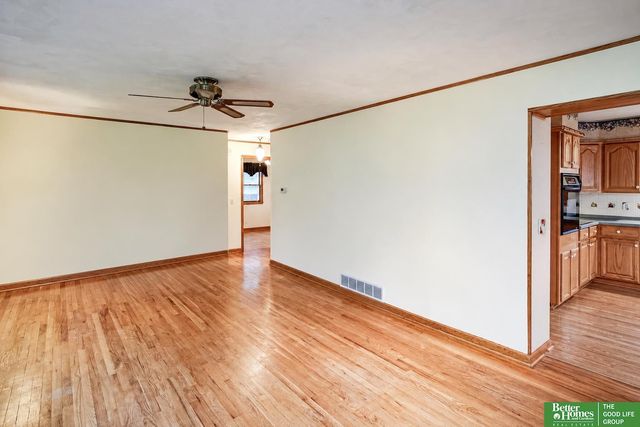 8721 Nicholas Street, Omaha, NE 68114