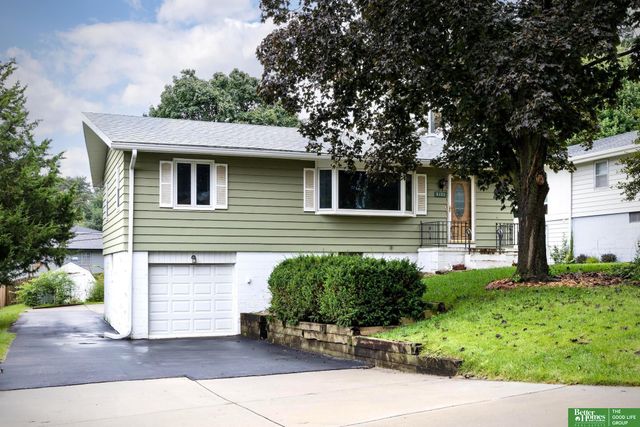 8721 Nicholas Street, Omaha, NE 68114
