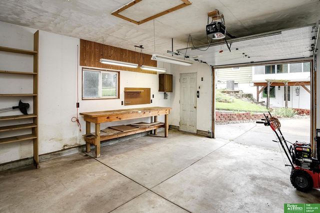 8721 Nicholas Street, Omaha, NE 68114