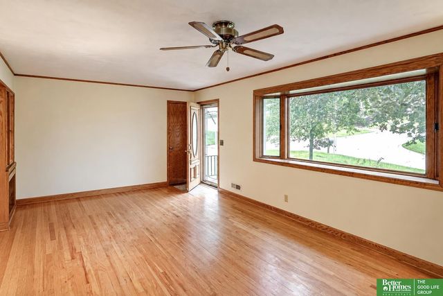 8721 Nicholas Street, Omaha, NE 68114