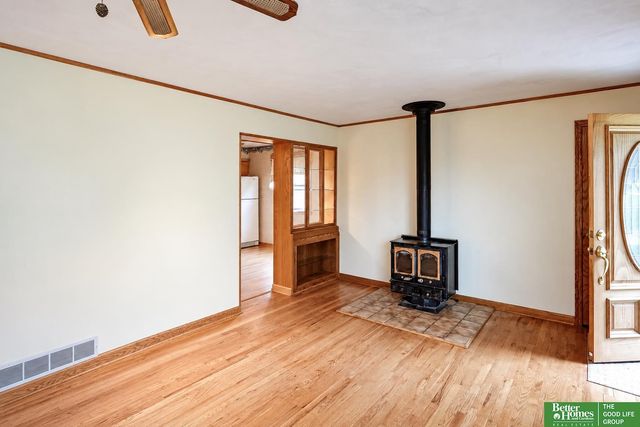 8721 Nicholas Street, Omaha, NE 68114