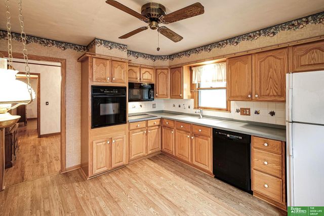 8721 Nicholas Street, Omaha, NE 68114