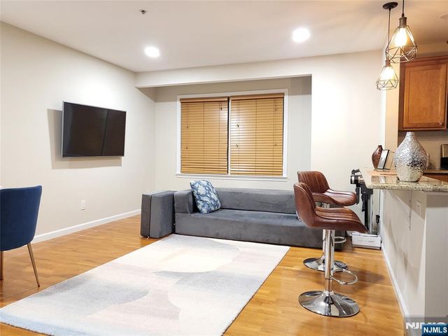 45 Palisades Boulevard 4, Palisades Park, NJ 07650