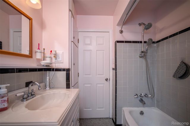 2252 Tyler Avenue, Berkley, MI 48072