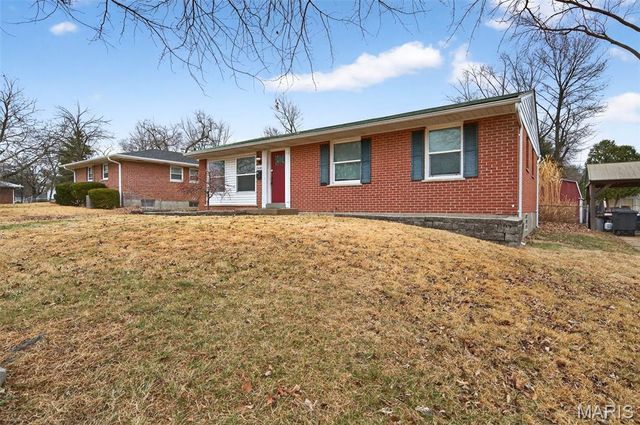 260 Saint Edward Lane, Florissant, MO 63033