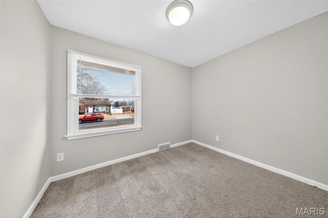 260 Saint Edward Lane, Florissant, MO 63033