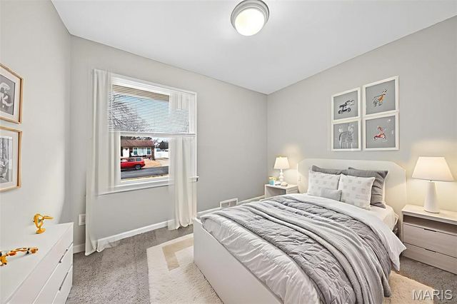 260 Saint Edward Lane, Florissant, MO 63033