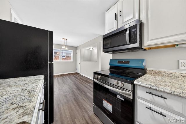 260 Saint Edward Lane, Florissant, MO 63033