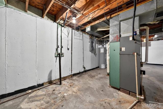 260 Saint Edward Lane, Florissant, MO 63033