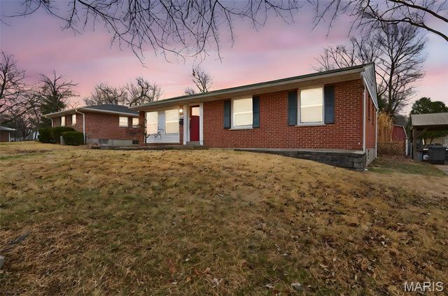 260 Saint Edward Lane, Florissant, MO 63033