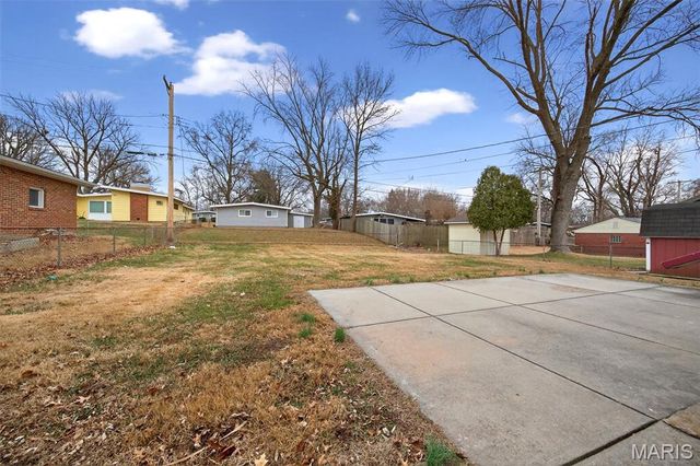 260 Saint Edward Lane, Florissant, MO 63033