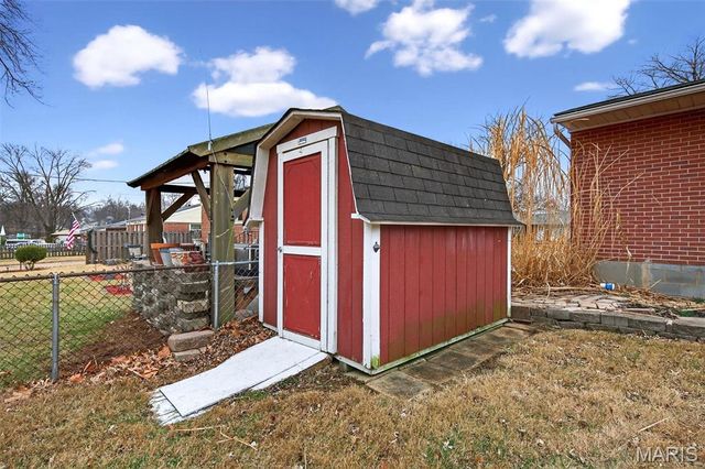 260 Saint Edward Lane, Florissant, MO 63033