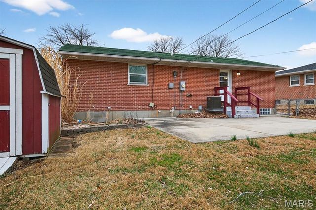 260 Saint Edward Lane, Florissant, MO 63033