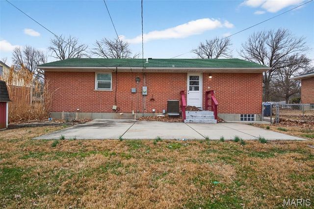 260 Saint Edward Lane, Florissant, MO 63033