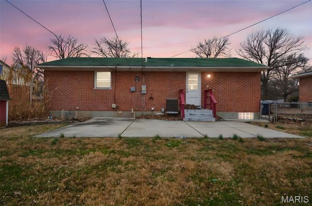 260 Saint Edward Lane, Florissant, MO 63033