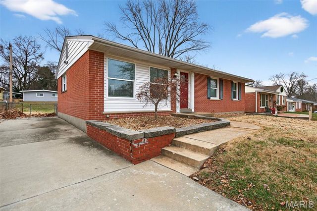 260 Saint Edward Lane, Florissant, MO 63033