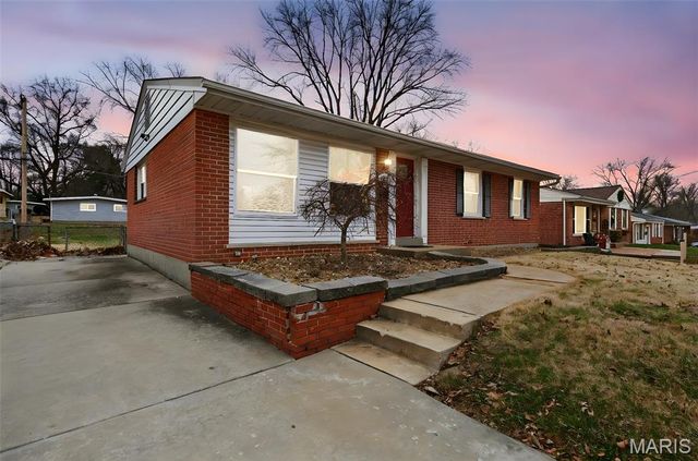 260 Saint Edward Lane, Florissant, MO 63033