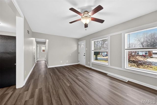 260 Saint Edward Lane, Florissant, MO 63033