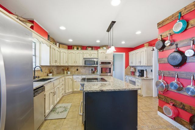 22277 S Dogwood Court, Claremore, OK 74019