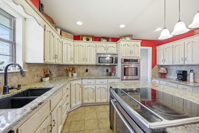 22277 S Dogwood Court, Claremore, OK 74019