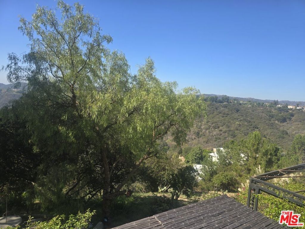 2385 Roscomare Road B2, Los Angeles, CA 90077 — photo 2