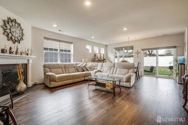 109 Congressional Court, Moorestown, NJ 08057