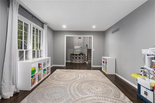 1001 Wyckwood Drive, Liberty, MO 64068
