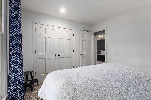 1001 Wyckwood Drive, Liberty, MO 64068