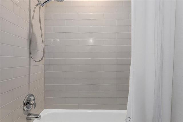 1001 Wyckwood Drive, Liberty, MO 64068