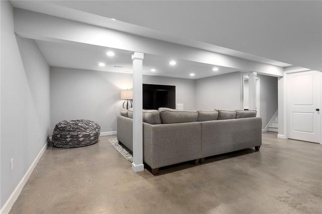 1001 Wyckwood Drive, Liberty, MO 64068