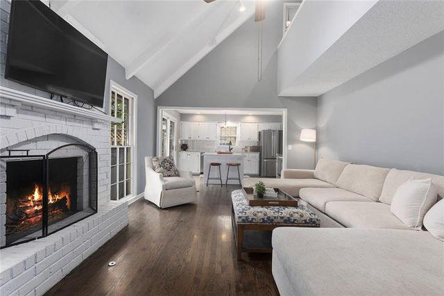 1001 Wyckwood Drive, Liberty, MO 64068