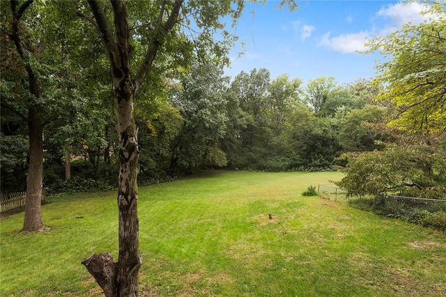 1001 Wyckwood Drive, Liberty, MO 64068
