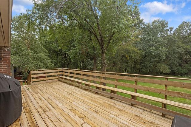 1001 Wyckwood Drive, Liberty, MO 64068
