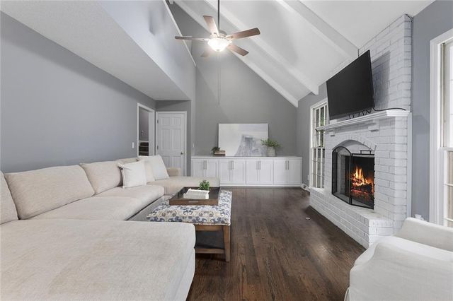 1001 Wyckwood Drive, Liberty, MO 64068