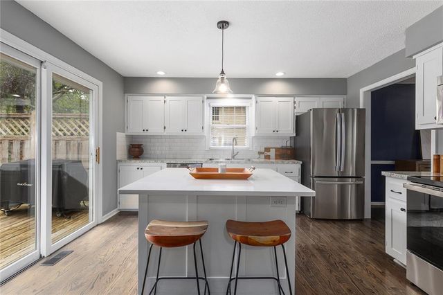 1001 Wyckwood Drive, Liberty, MO 64068