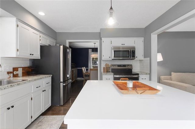 1001 Wyckwood Drive, Liberty, MO 64068