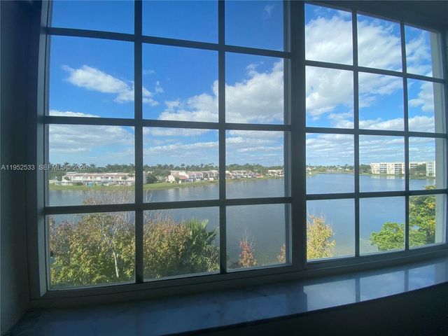 10700 NW 66th St 404, Doral, FL 33178