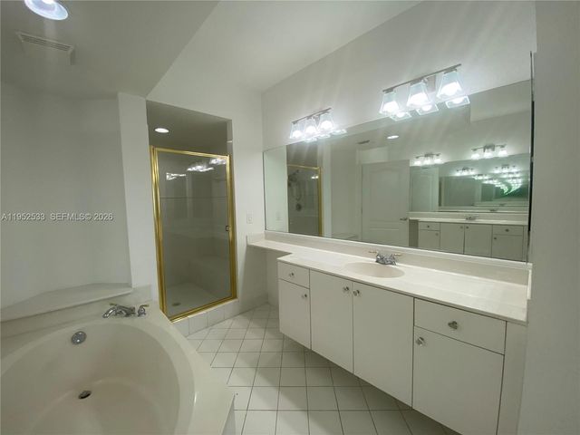 10700 NW 66th St 404, Doral, FL 33178