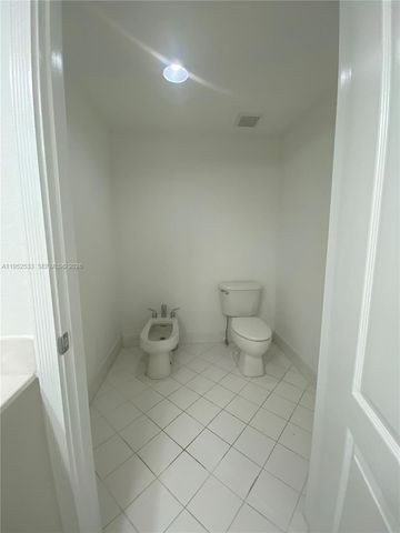 10700 NW 66th St 404, Doral, FL 33178