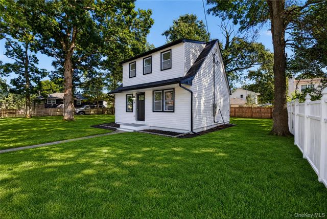 10 harrison Drive, Shirley, NY 11967