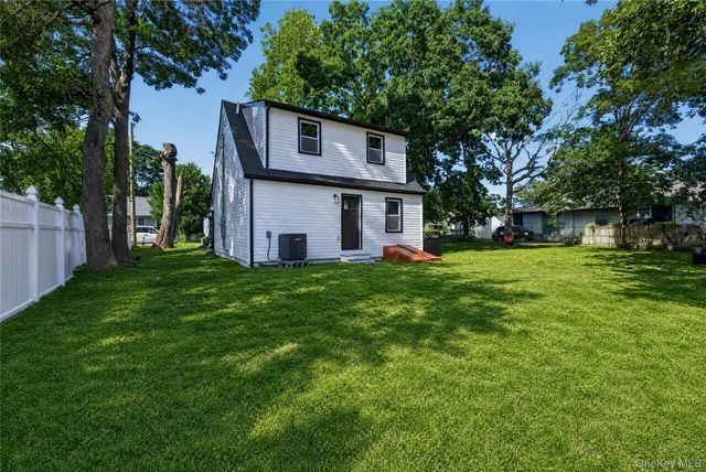 10 harrison Drive, Shirley, NY 11967